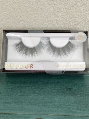 Velour Vegan Luxe Lashes — Black Dramatic Volume